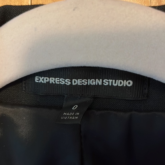 Express Design Studio black blazer EUC all pockets are functional with silk feel - Picture 10 of 11